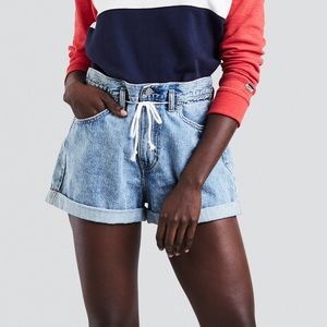 ISO Levi’s cinched denim shorts